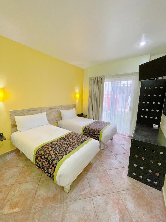 Seven Crown Express & Suites By Kavia Cabo San Lucas Exterior photo