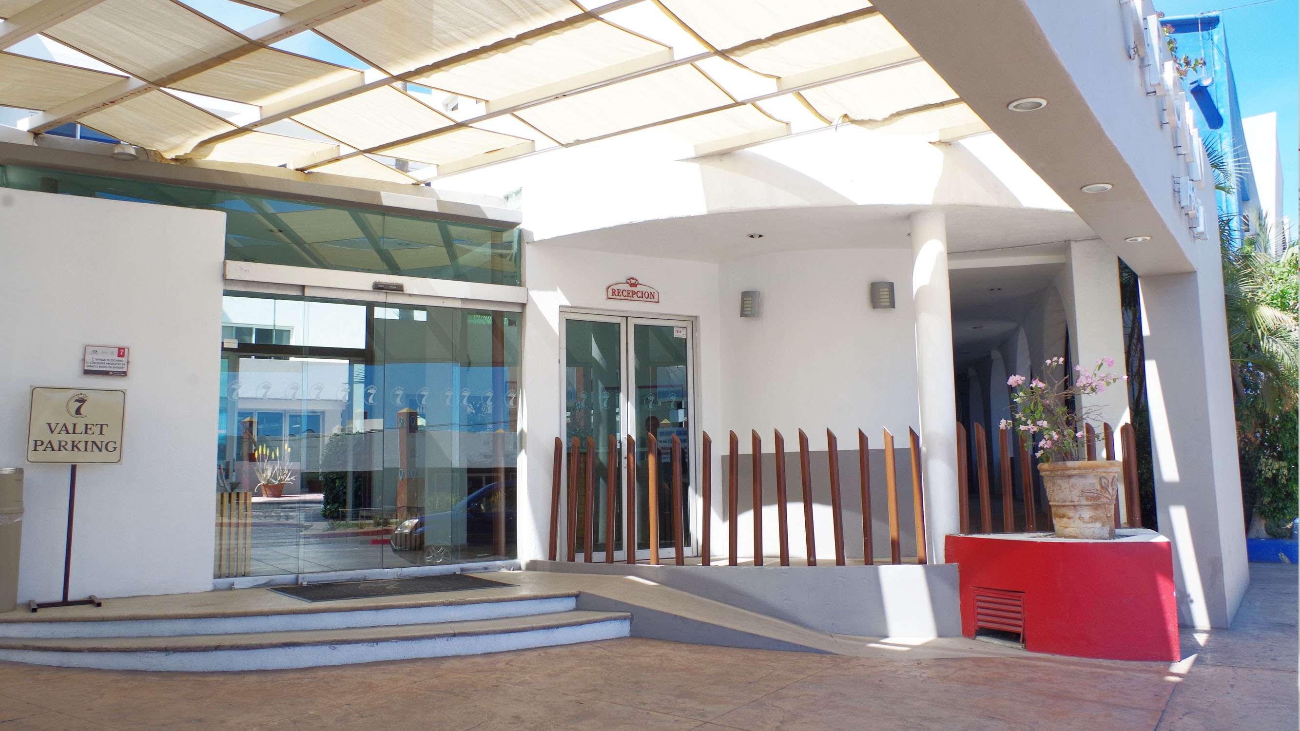 Seven Crown Express & Suites By Kavia Cabo San Lucas Exterior photo