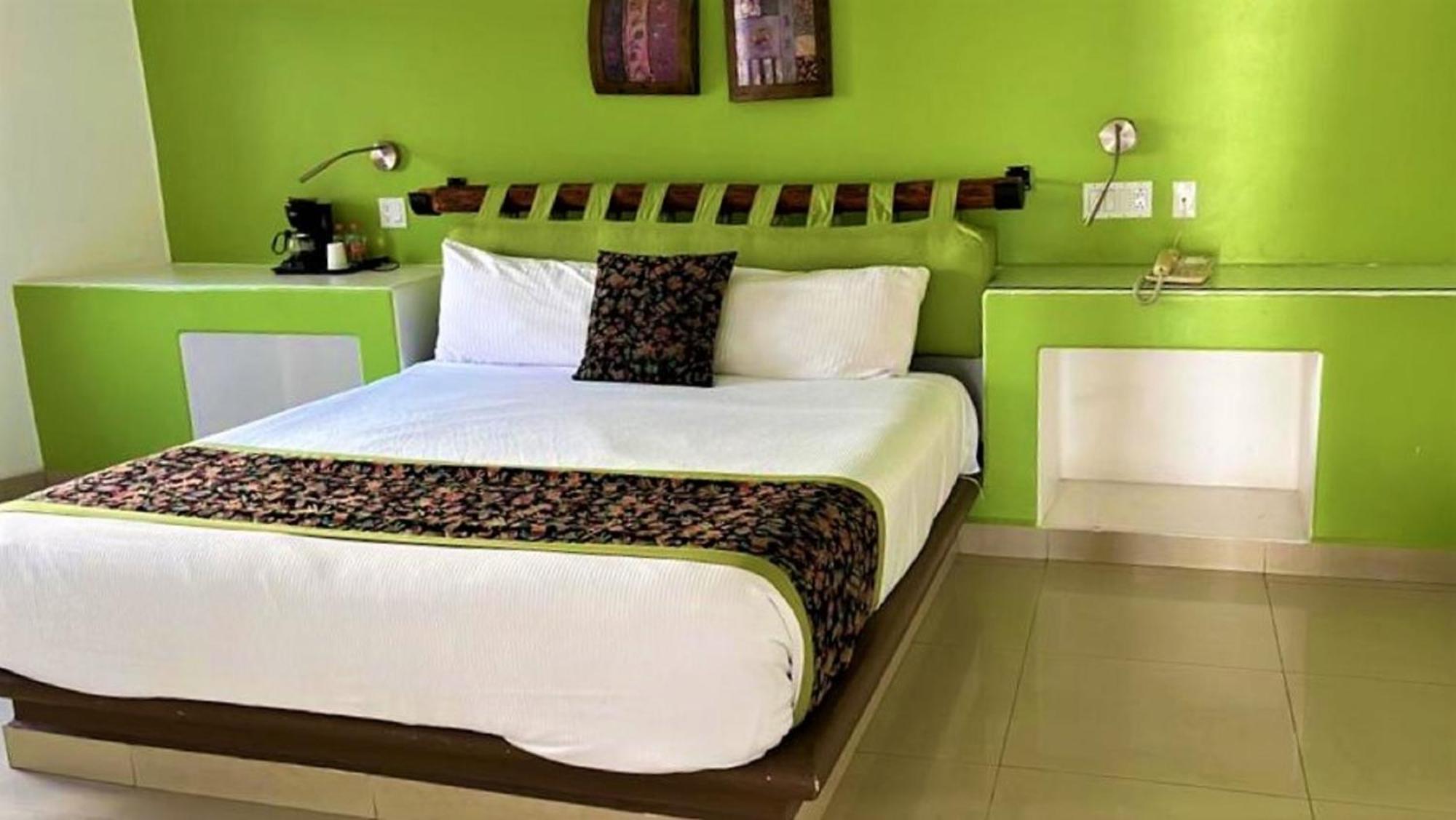 Seven Crown Express & Suites By Kavia Cabo San Lucas Exterior photo
